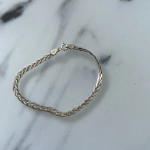 Silver armband  - Säljer äkta silver armband då den inte kommer till användning det är 250kr som gäller ny pris 799kr 
