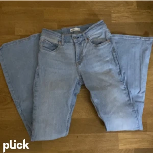 Super fina jeans från Gina Tricot 💋 - Säljer jeans från Gina Tricot eftersom dom är för små nu 💗köpte för 650 och säljer för 195💕