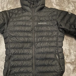 Peak performance jacka L - Jätte bra skick passar även dom som har M