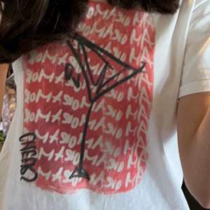  ⚠️INTRESSEKOLL⚠️ Säljer denna superfina t-shirten från ladicah då den inte kommer till någon användning. Jag har använt den 4 gånger. Den är i nyskick och det går inte att köpa den då de bara sålde 300st. Den är limited från våren 2022 💞💞