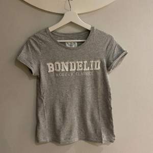 En grå t-shirt från Bondelid i storlek Xs, knappt använd 