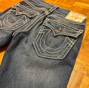 True religion Jeans - Äkta true religion keans i storlek 30. Sitter baggy.