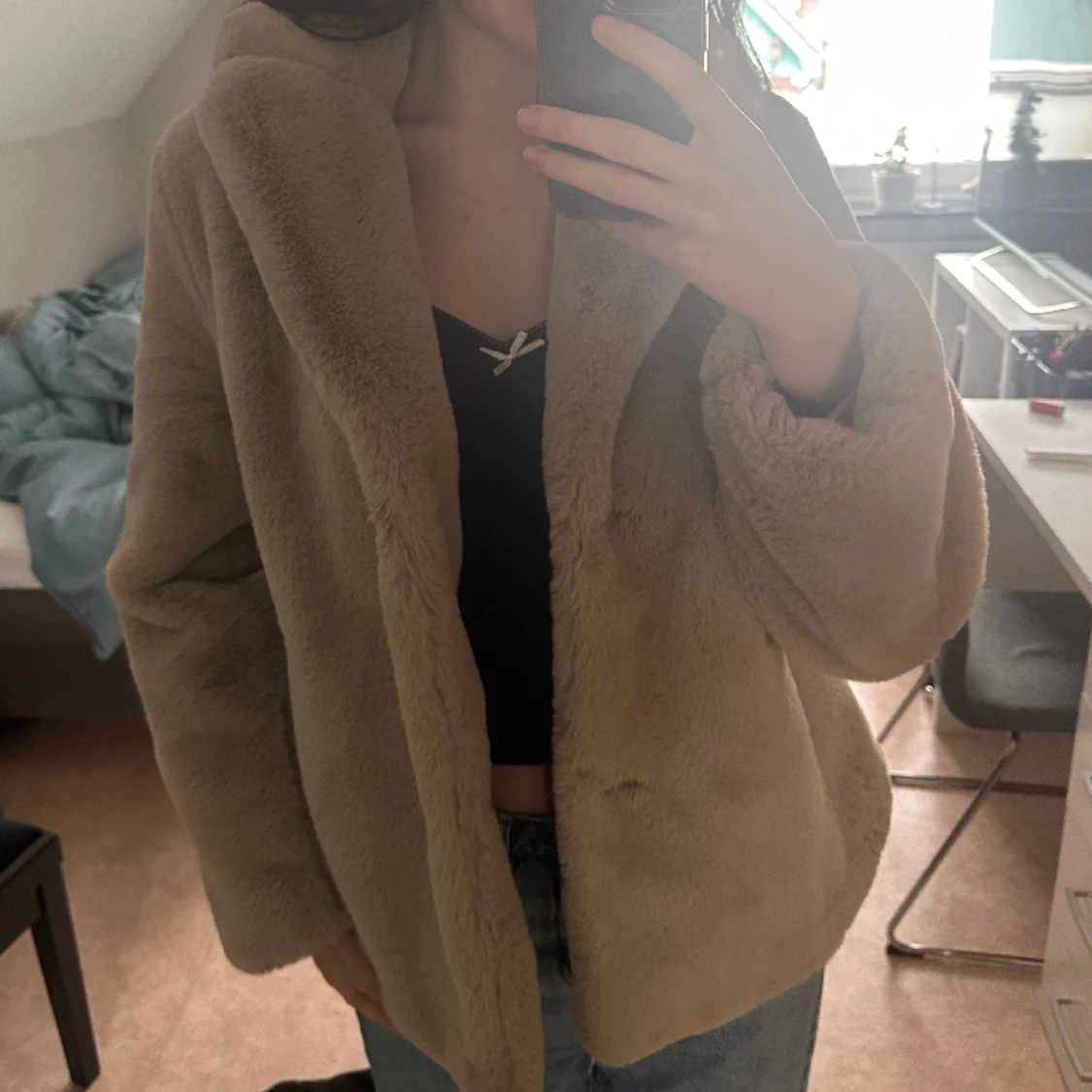 Fluggig fejk-pälsjacka - 90