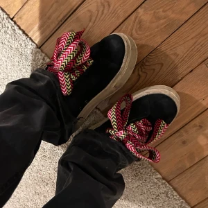 Eytys doja  - Intressekoll på dessa supersnygga skor från Eytys i modellen doja! Har flera skosnören att byta mellan ifall man vill få med det.