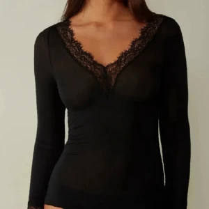 Intimissimi tröja - Har bara lite noppring inga hål 💗