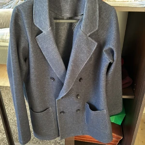 John Henric kavaj - Säljer nu min John Henric kavaj i storlek L aldrig använd 