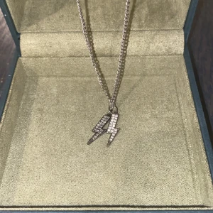 Zadig halsband  - Kan tänka mig gå ner i pris vid snabb affär 