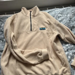 Fleece - Säljs pga ej längre används. Supernajs och skön. Cremevit. Slutsåld på hemsidan. 