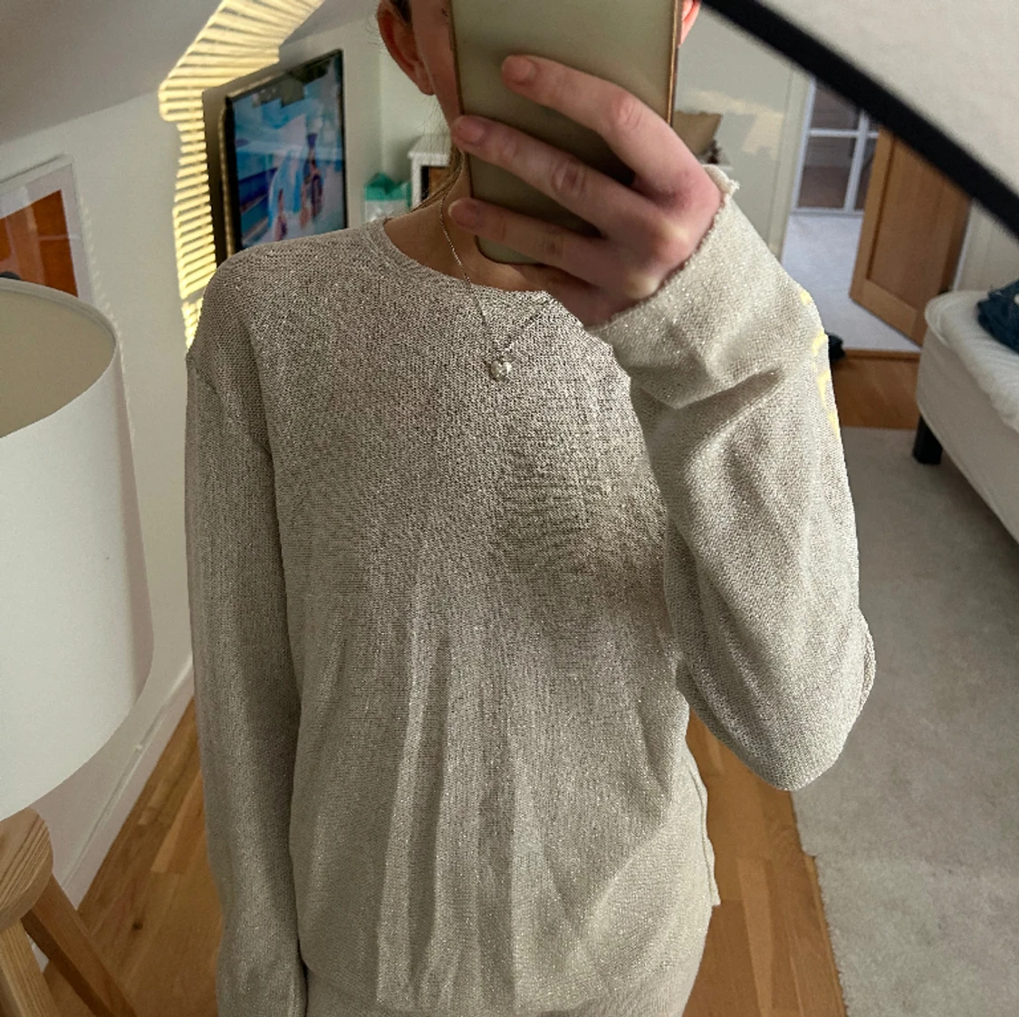 Stickad tröja med glitter