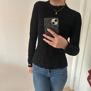 Tröja - Veckad lång ärmad tröja, aldrig använd. Jätte bra skick!