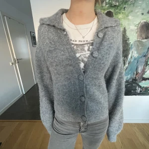 Stickad kofta - Stickad kofta från other stories 