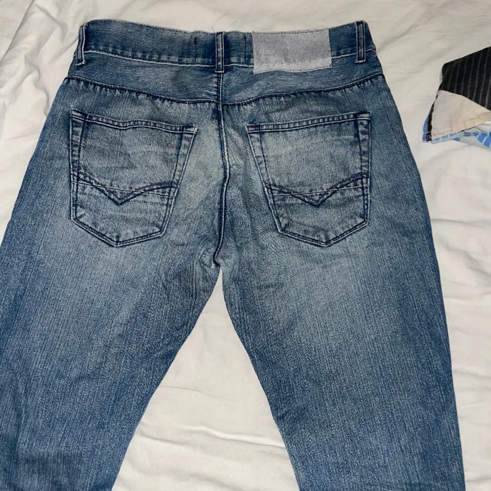 Jeans från studs storlek 34/34, jag är 185 o de är lite långa på mig.. Jeans & Byxor.