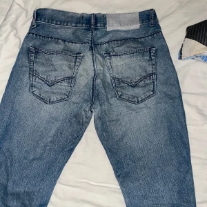 Jeans  - Jeans från studs storlek 34/34, jag är 185 o de är lite långa på mig.