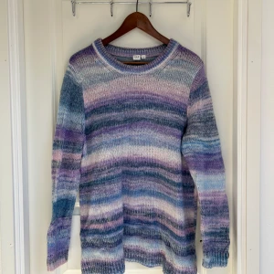 Stickad tröja - Stickad tröja från GAP Strl. L Knappt använd, fint skicka! 