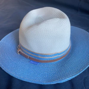 Woman Sun Hat Stylish - Stylish women’s hat with SPF protection. One size that can be adjusted!