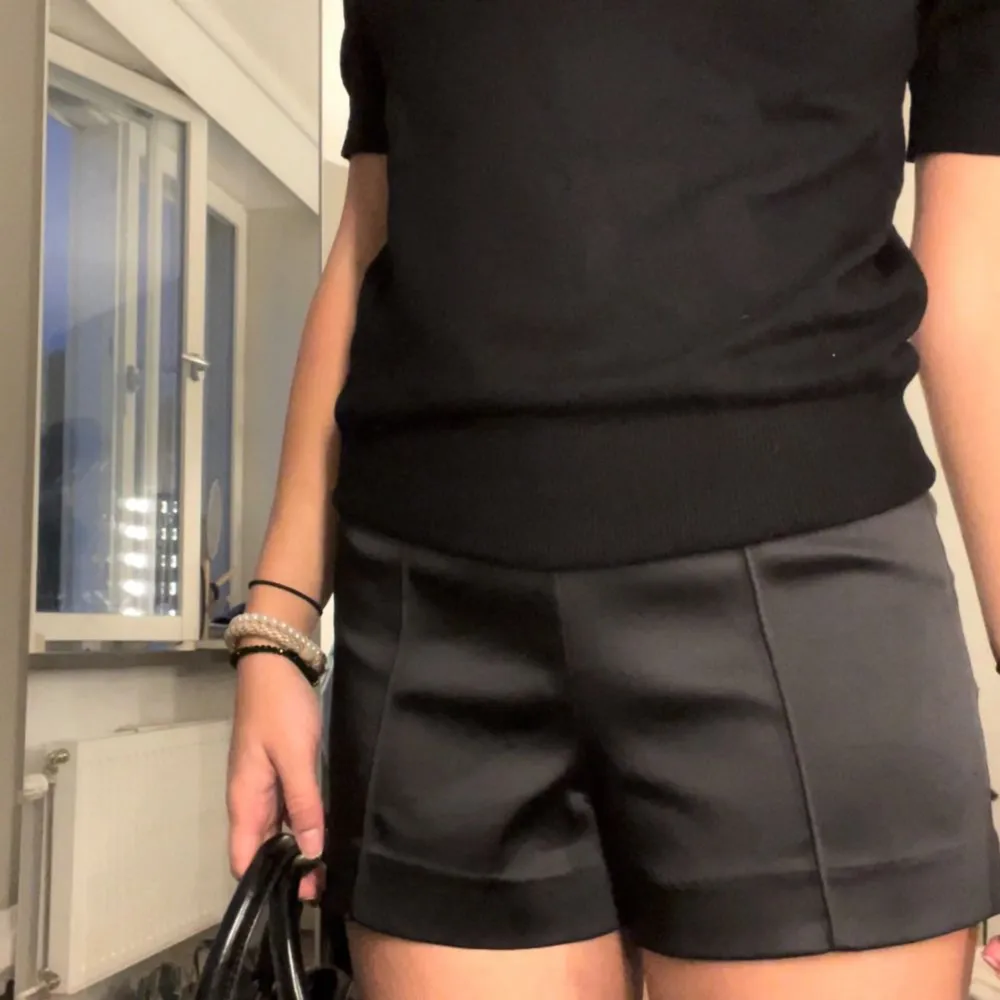 Jätte fina satin shorts 💕Köparen står för frakten!. Shorts.