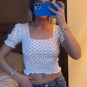 Sommartopp - Prickig topp perfekt till sommaren 💞