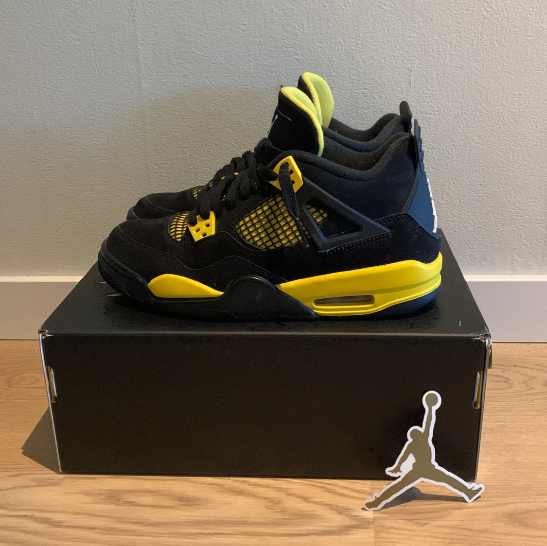 ⚫️🟡 Jordan 4 Yellow Thunders 🟡⚫️