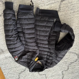 XL Parajumper  - Skicket är bra storlek XL
