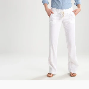 Roxy linnebyxor - Säljer mina linnebyxor då dem e för stora för mig (storlek s) dem är knappt använda och är därför i toppskick. Nypris 600kr