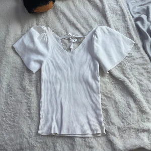 Snygg topp - Jätte fin topp men jag använder inte den så mycket  Använd 2 gånger förra sommaren  Xs från only