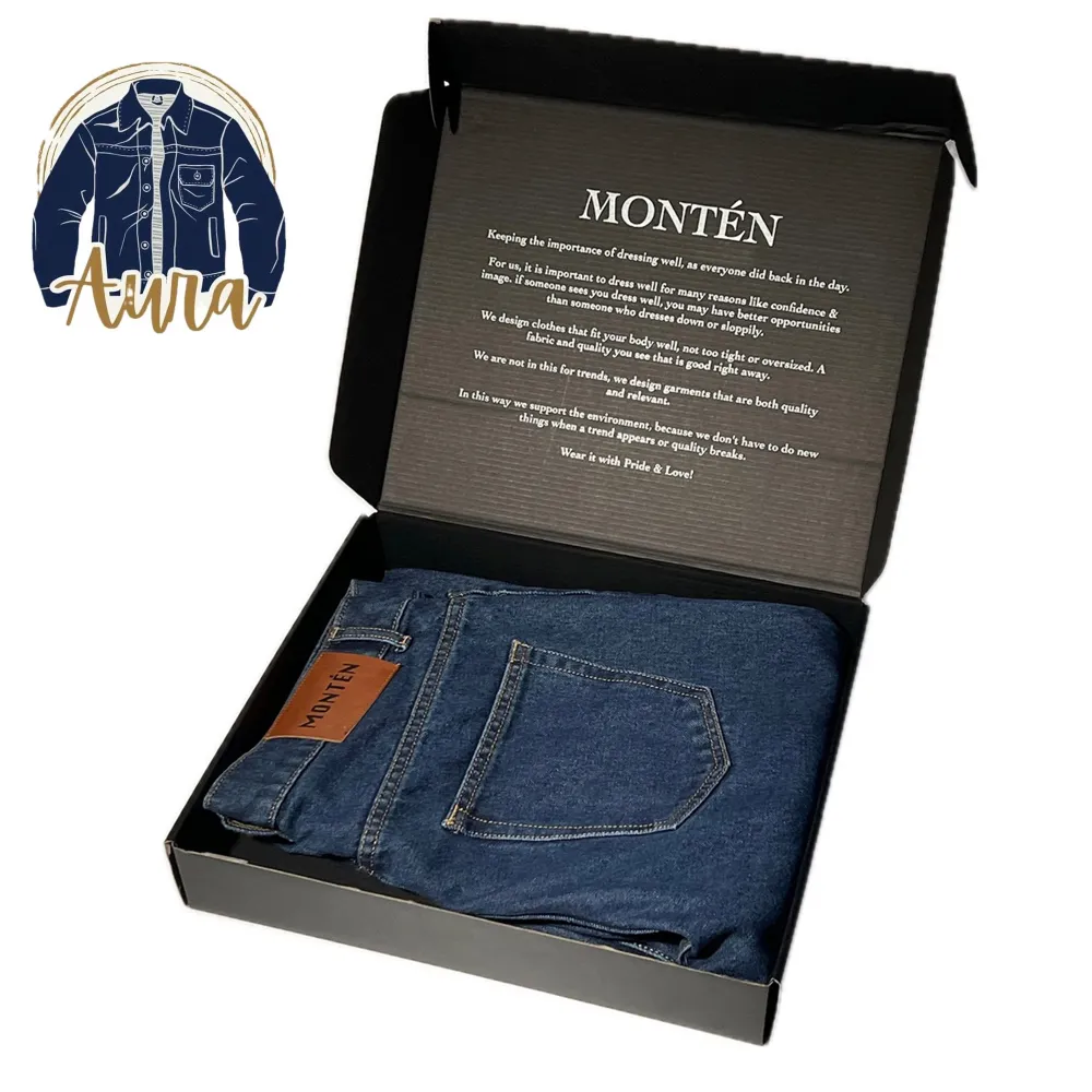 Sprillans nya jeans med fantastisk passform  i en stilren design. Utmärkt till sommaren. Finns att välja i flera olika storlekar (se nedan) använd storleksguiden  28/28🔴 30/30🟢 30/32🟢 30/34🔴 32/30🔴 32/32🟢 32/34🟢 34/30🔴 34/32🔴 34/34🔴 36/34🔴. Jeans & Byxor.