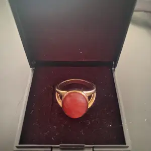 Rosa/röd ring