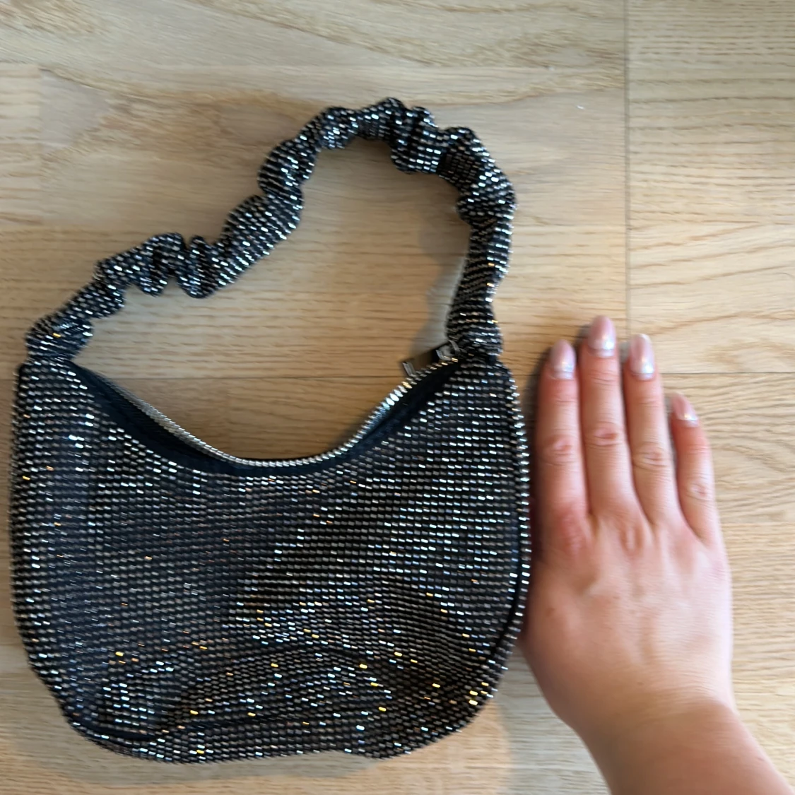 Glittrig väska - 91