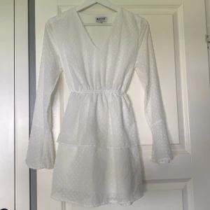 Sommarklänning - Vit klänning från Madlady som aldrig kommit till användning💘Passar både Xs och S