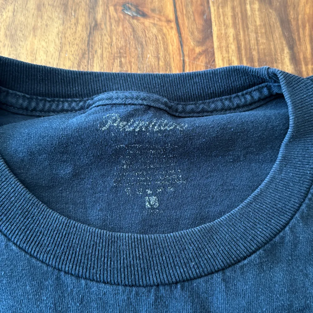 En blå primitive T-shirt. Hyfsat använd men fortfarande i väldigt bra skick. Condition: 7/10. T-shirts.