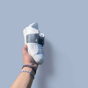 Valentino open - Valentino open Storlek 42 Bra skick ✅ Väl behandlade ✅ Kom dom för mer info / bilder👌 Kan va intressant med byten.