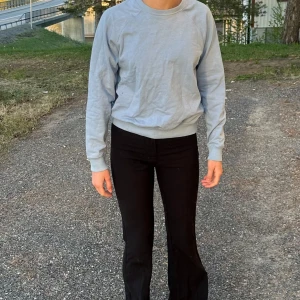 Blå tjocktröja - Blå tjocktröja från lager 157 nyskick