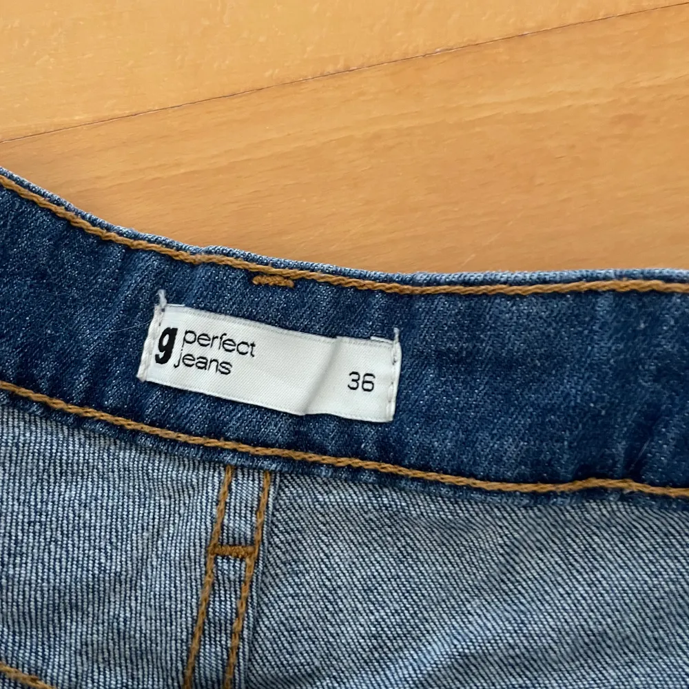 Fina jeans shorts från Gina ”perfect jeans”, används sparsamt. Storlek 36. Shorts.