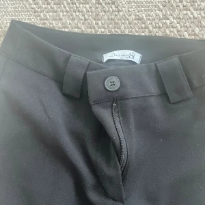 Kostymbyxor  - Jätte snygga kostymbyxor  som aldrig används då de är för korta för mig.💗