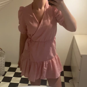 &Other stories klänning - &other stories klänning, så söt men kommer inte till användning som den förtjänar. Inga defekter🥰