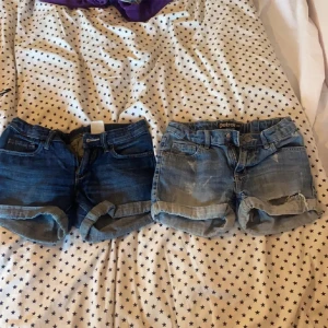 shorts - Två jätte fina shorts. Ett par är från detroit och ett par från hm. Jag säljer båda för 200 och 1 par för 100kr. Lägger upp här då mitt andra konto blev borttaget. 