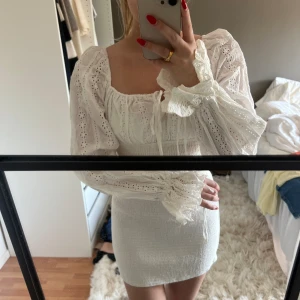 Adoore klänning  - Så fin klänning från Adoore, perfekt till studenten. Använd 1 gång. Storlek 36🥰