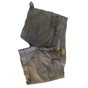 Coola shorts💋 - Ett par coola lågmidjade shorts som jag köpte på Vinted, däremot passade de inte så bra så de är endast provade av mig(mycket fint skick)! Fina detaljer på fickorna och även spännen.Skriv vid fler frågor eller för fler bilder🫶💋priset går att diskuter