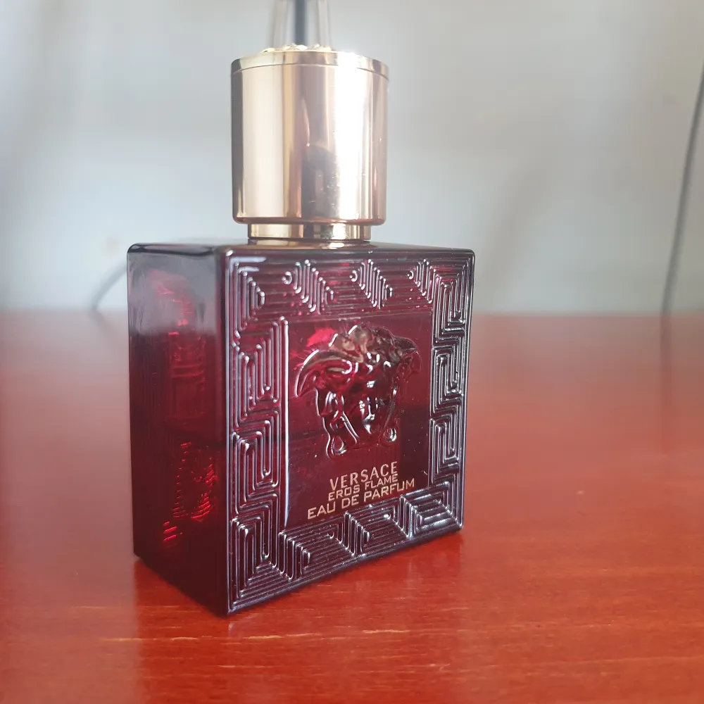 VERSACE herrparfym eros flame. 12 ml återstår.. Parfym.