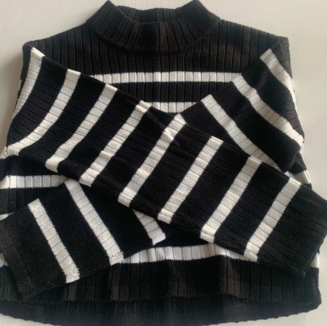 Randig stickad tröja