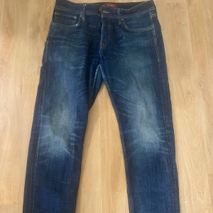Jack&Jones comfort jeans - Jättefina Jack&Jones jeans som inte längre passar mig. De är i jättefin form/skick. Köpta på Jack&Jones för 799kr