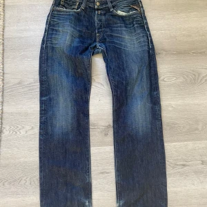 Replay jeans  - Säljer dom då jag tröttnat på dom och dom e stora på mig skcik 6/10 säljes till bra pris inte anbass 