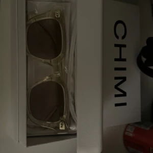 Chimi solglasögon  - Ett par solglasögon från chimi jätte fina använda 2 gånger inga difekter 