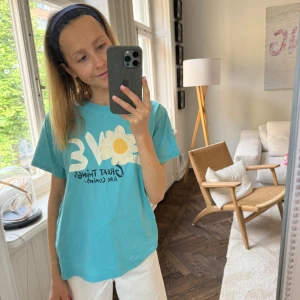 Söt t-shirt från Zara - storlek 9-10 i barn men extremt stor så skulle säga XS/S dam