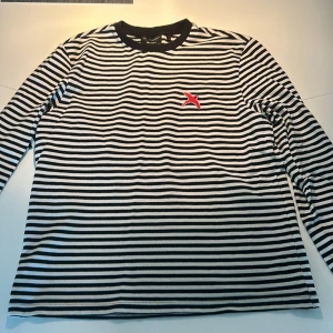 Axel arigato tröja - Knappast använd och inga defekter, skriv för fler bilder.