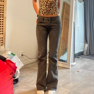 Brandy Melville jeans - Jeans från brady Melville! Jag är 173 för referens. Höra av dig vid frågor eller fler bilder. Använd gärna köp nu🤗