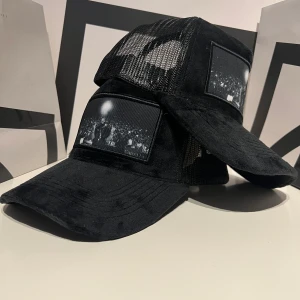 Velvet keps - Helt nya finns 20 st i lager