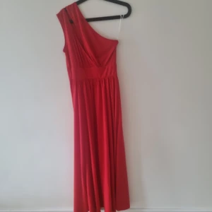 Klänning - Oanvänd lång klänning