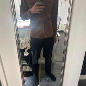 Brun Overshirt - Brun Overshirt knappt använd Max 5 gånger. Storlek XL men passar som S/M. 