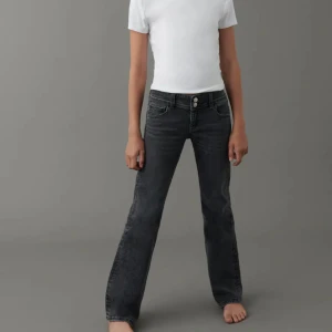 Gina tricot jeans - Snygga jeans från gina tricot i storlek 170 men passar även som xs, jätte fint skick 💓nypris 349kr